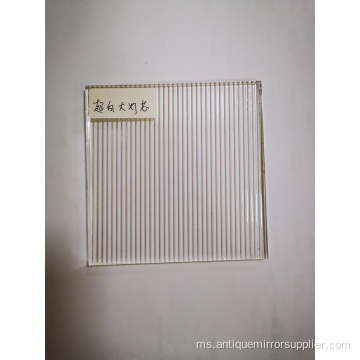 Kaca cermin dengan corak
